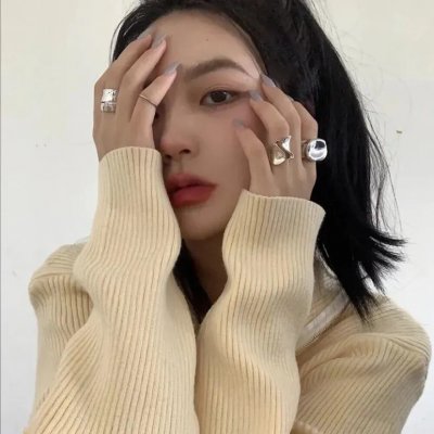 9顶假发的女孩